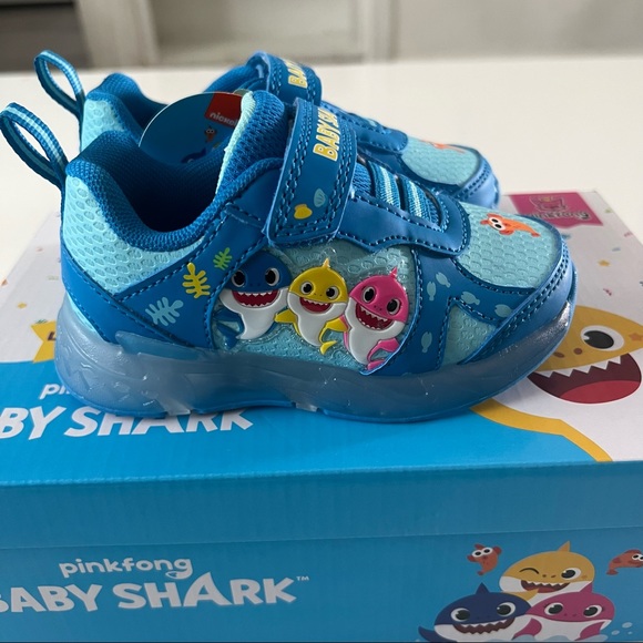 Nickelodeon Baby Shark Toddler Boys' Sneakers,Light up , Sz: 6 , end 10 - Picture 4 of 9